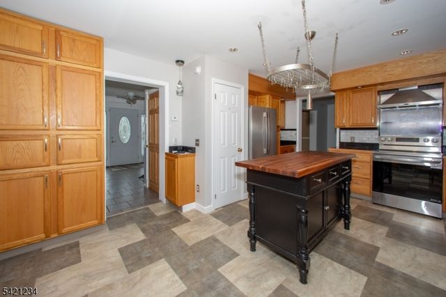105 Valley Road, Wantage Twp., NJ 07461