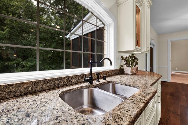 6024 Waterfall Way, Prospect, KY 40059