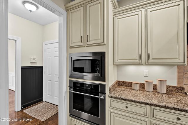 6024 Waterfall Way, Prospect, KY 40059