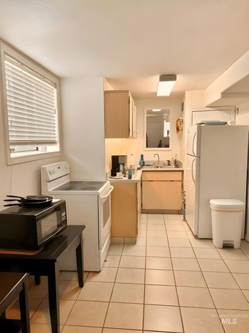 5541 N Samson Ave, Boise, ID 83704