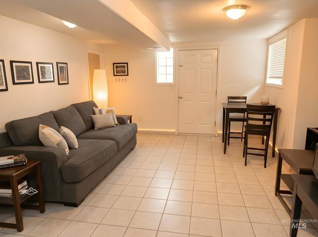 5541 N Samson Ave, Boise, ID 83704