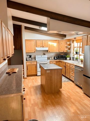 5541 N Samson Ave, Boise, ID 83704