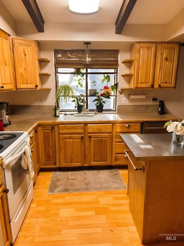5541 N Samson Ave, Boise, ID 83704