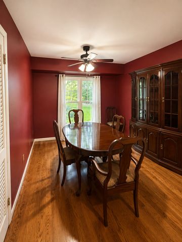 220 Lakewood Drive, Oakwood Hills, IL 60013