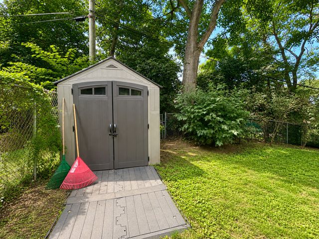 220 Lakewood Drive, Oakwood Hills, IL 60013