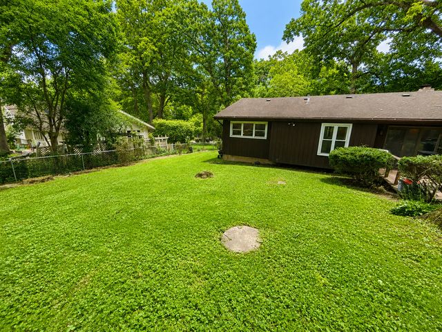 220 Lakewood Drive, Oakwood Hills, IL 60013