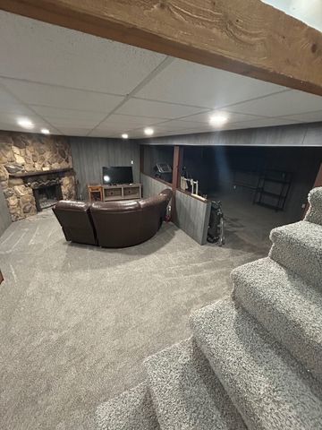 220 Lakewood Drive, Oakwood Hills, IL 60013