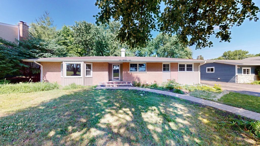 717 S 4th Avenue, Libertyville, IL 60048