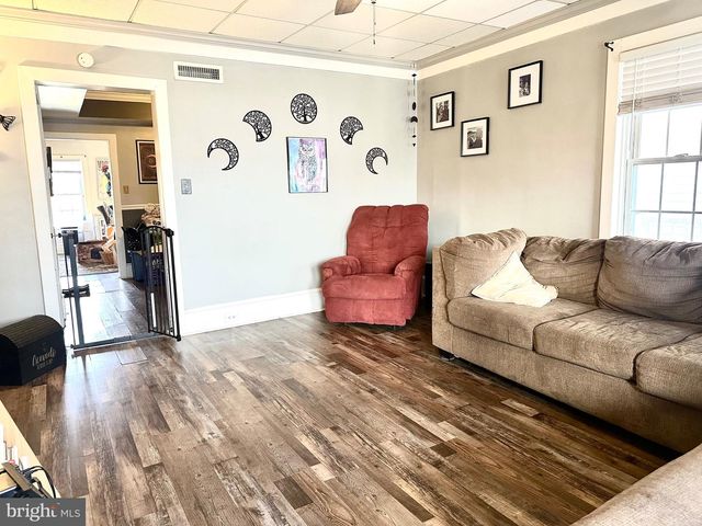 225 CHERRY ST, Saint Clair, PA 17970