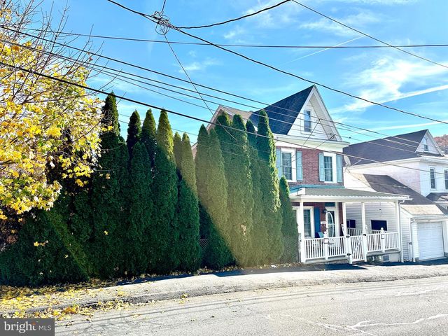 225 CHERRY ST, Saint Clair, PA 17970