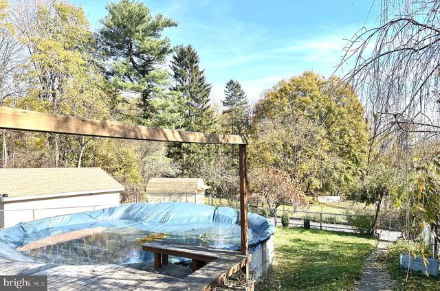 225 CHERRY ST, Saint Clair, PA 17970