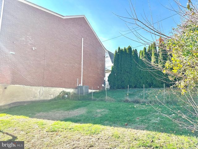 225 CHERRY ST, Saint Clair, PA 17970