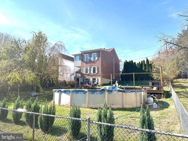 225 CHERRY ST, Saint Clair, PA 17970