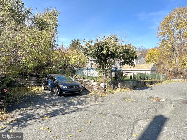 225 CHERRY ST, Saint Clair, PA 17970