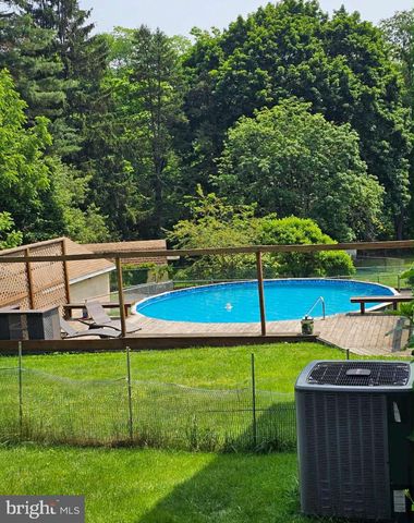 225 CHERRY ST, Saint Clair, PA 17970