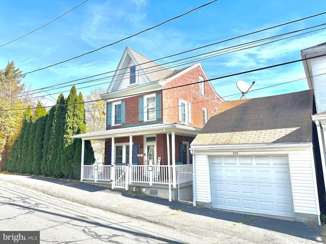 225 CHERRY ST, Saint Clair, PA 17970