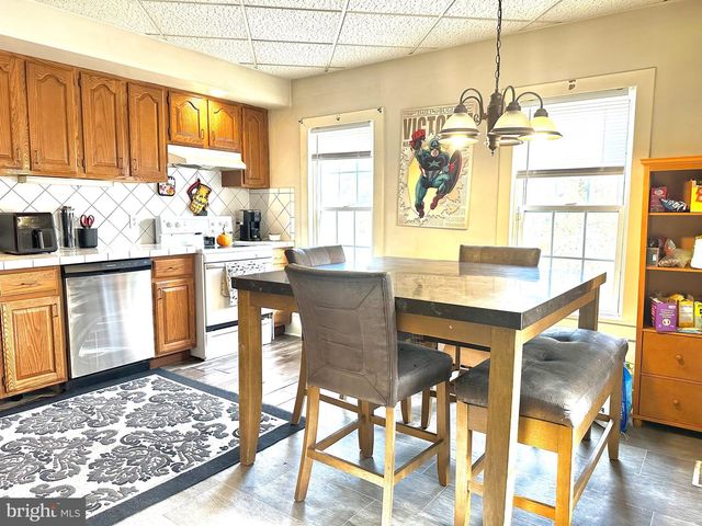 225 CHERRY ST, Saint Clair, PA 17970