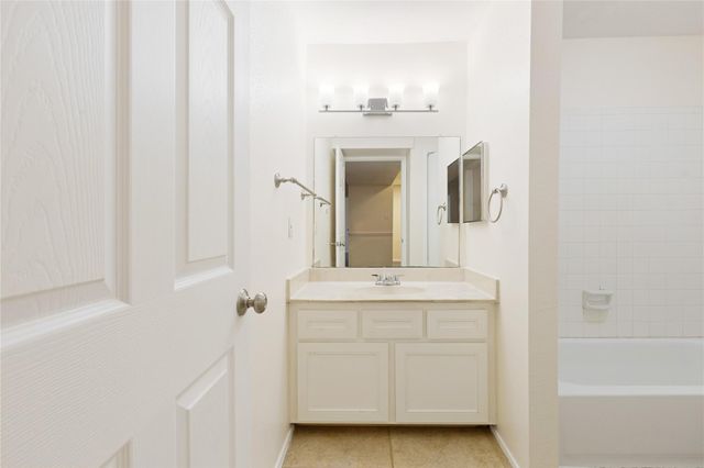 18519 Egret Bay Boulevard 1517, Webster, TX 77058