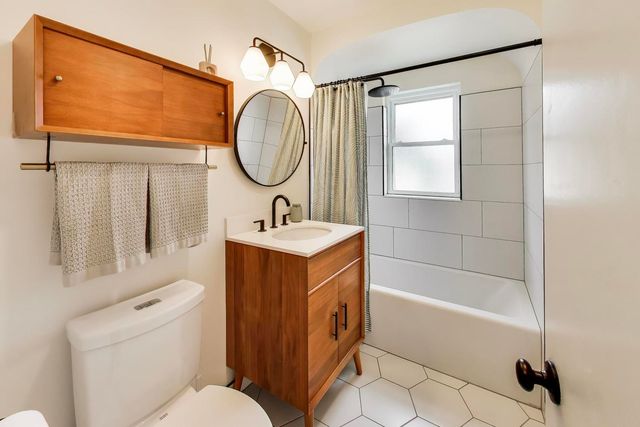 7530 W Devon Avenue, Chicago, IL 60631