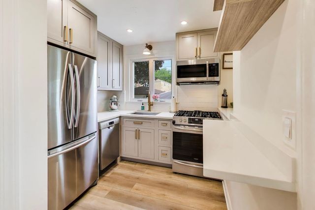 7530 W Devon Avenue, Chicago, IL 60631