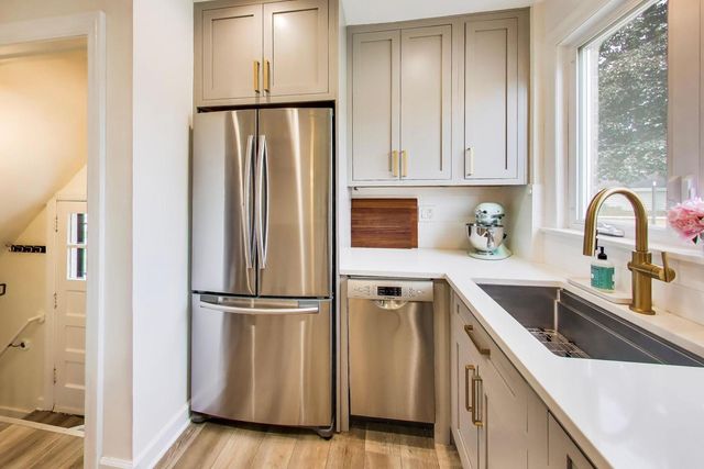 7530 W Devon Avenue, Chicago, IL 60631