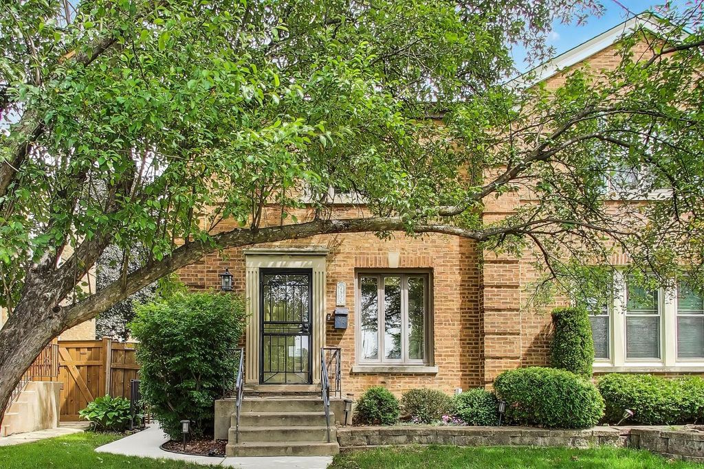 7530 W Devon Avenue, Chicago, IL 60631