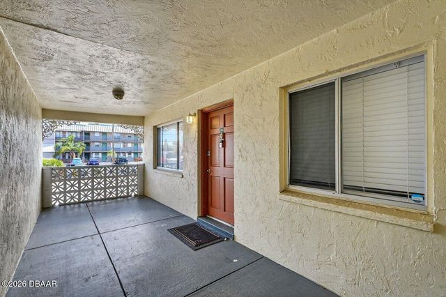 102 S Peninsula Dr Apt 202, Daytona Beach, FL 32118