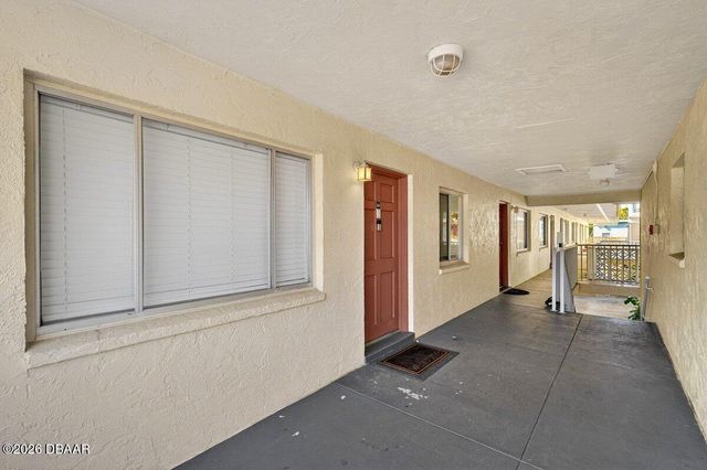 102 S Peninsula Dr Apt 202, Daytona Beach, FL 32118