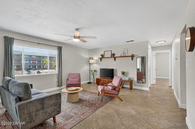 102 S Peninsula Dr Apt 202, Daytona Beach, FL 32118