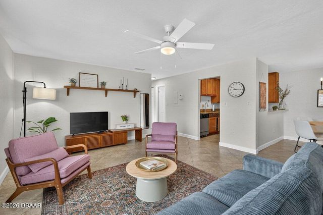 102 S Peninsula Dr Apt 202, Daytona Beach, FL 32118