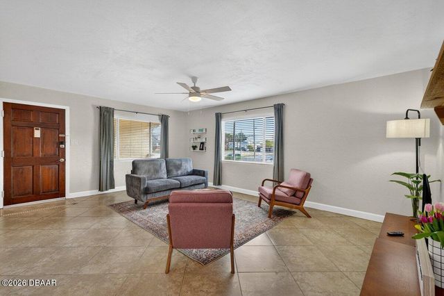102 S Peninsula Dr Apt 202, Daytona Beach, FL 32118