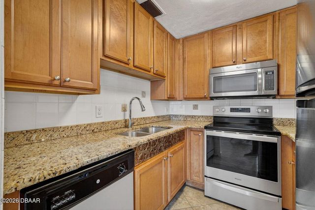 102 S Peninsula Dr Apt 202, Daytona Beach, FL 32118