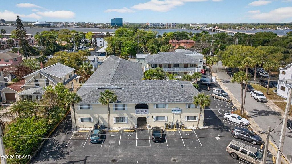 102 S Peninsula Dr Apt 202, Daytona Beach, FL 32118