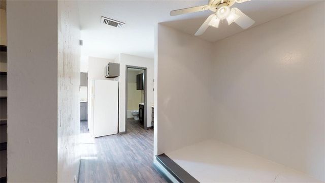 725 Peppertree Drive 31, Bryan, TX 77801