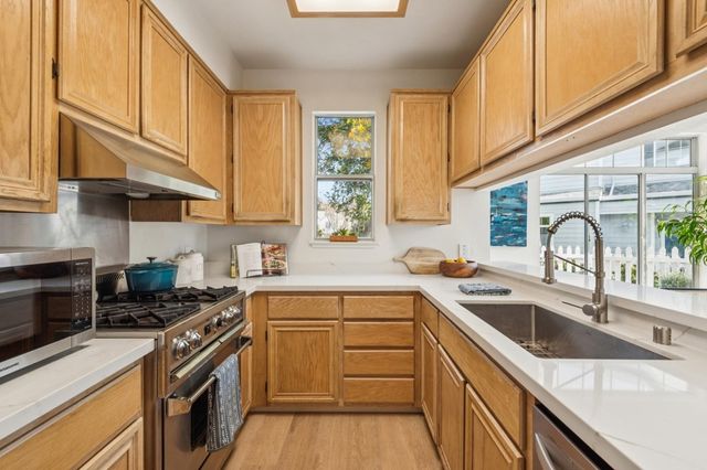 319 319 Commodore DR, Richmond, CA 94804