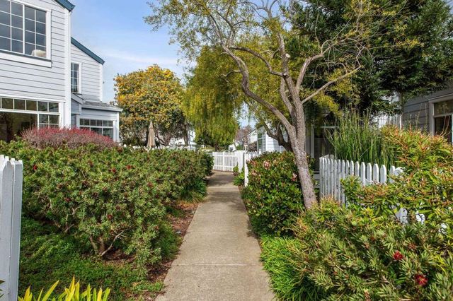 319 319 Commodore DR, Richmond, CA 94804