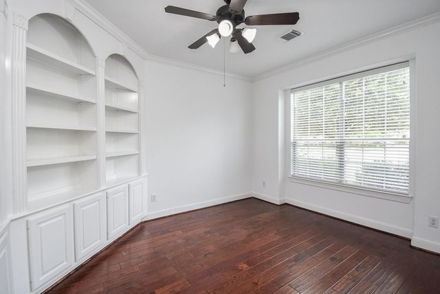 7606 Westmoreland Drive, Sugar Land, TX 77479