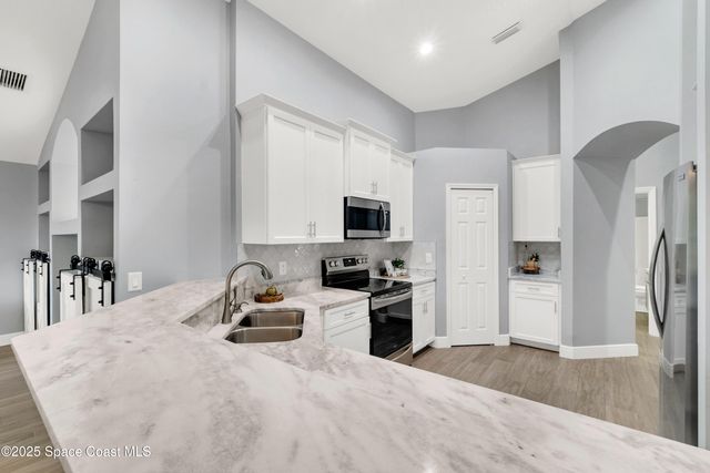 595 Sedgewood Circle S, Melbourne, FL 32904