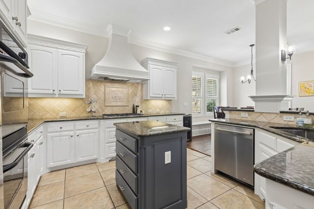 425 Waterford Lane, Colleyville, TX 76034