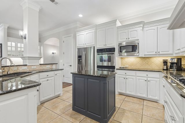 425 Waterford Lane, Colleyville, TX 76034