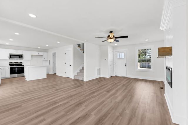 307 Switchgrass Dr, Clarksville, TN 37042