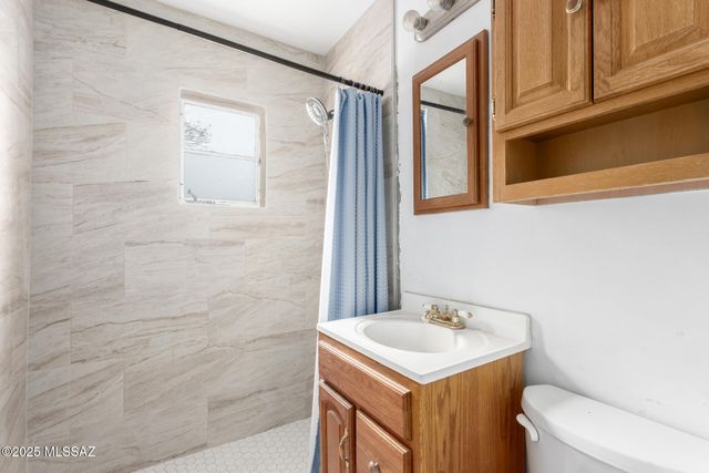 418 E Roger Road, Tucson, AZ 85705