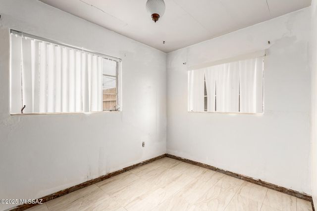 418 E Roger Road, Tucson, AZ 85705