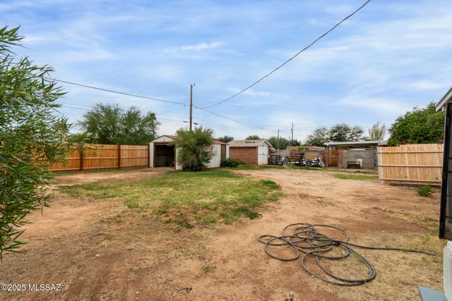 418 E Roger Road, Tucson, AZ 85705
