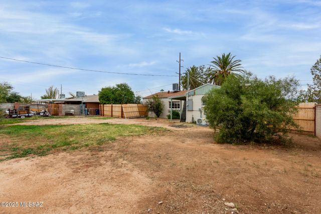 418 E Roger Road, Tucson, AZ 85705