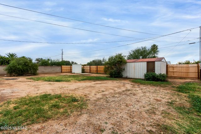 418 E Roger Road, Tucson, AZ 85705