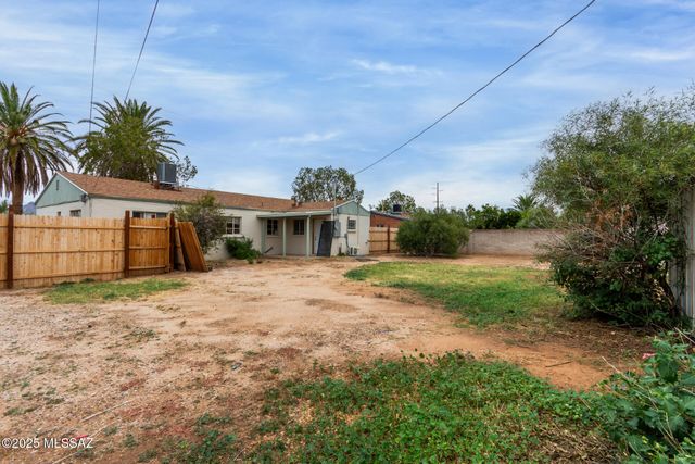 418 E Roger Road, Tucson, AZ 85705