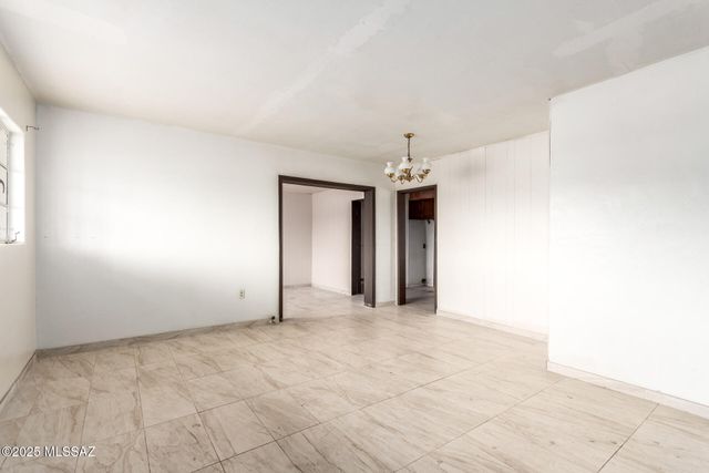 418 E Roger Road, Tucson, AZ 85705