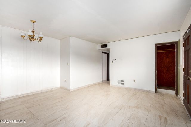 418 E Roger Road, Tucson, AZ 85705