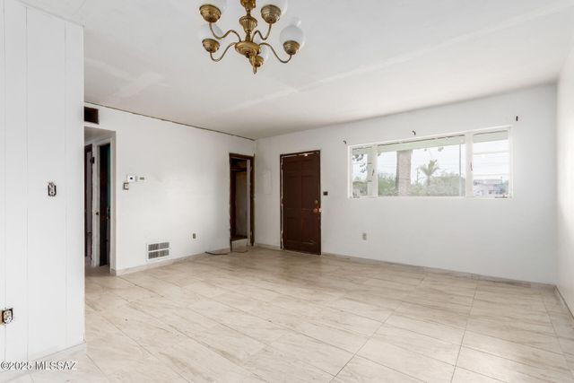 418 E Roger Road, Tucson, AZ 85705